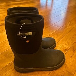 Black BOGGS Winter Boots - size 5